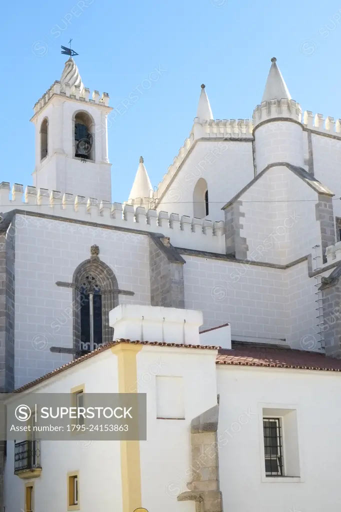 Portugal, Evora, White building exteriors in old town
