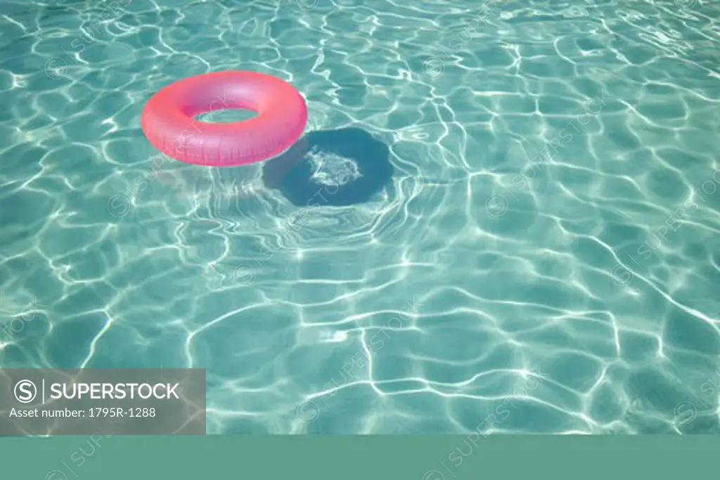 Floatation device in a swimming pool