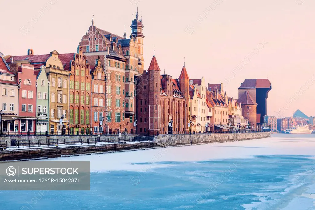 Poland, Pomerania, Gdansk, Frozen Vistula river and historic crane