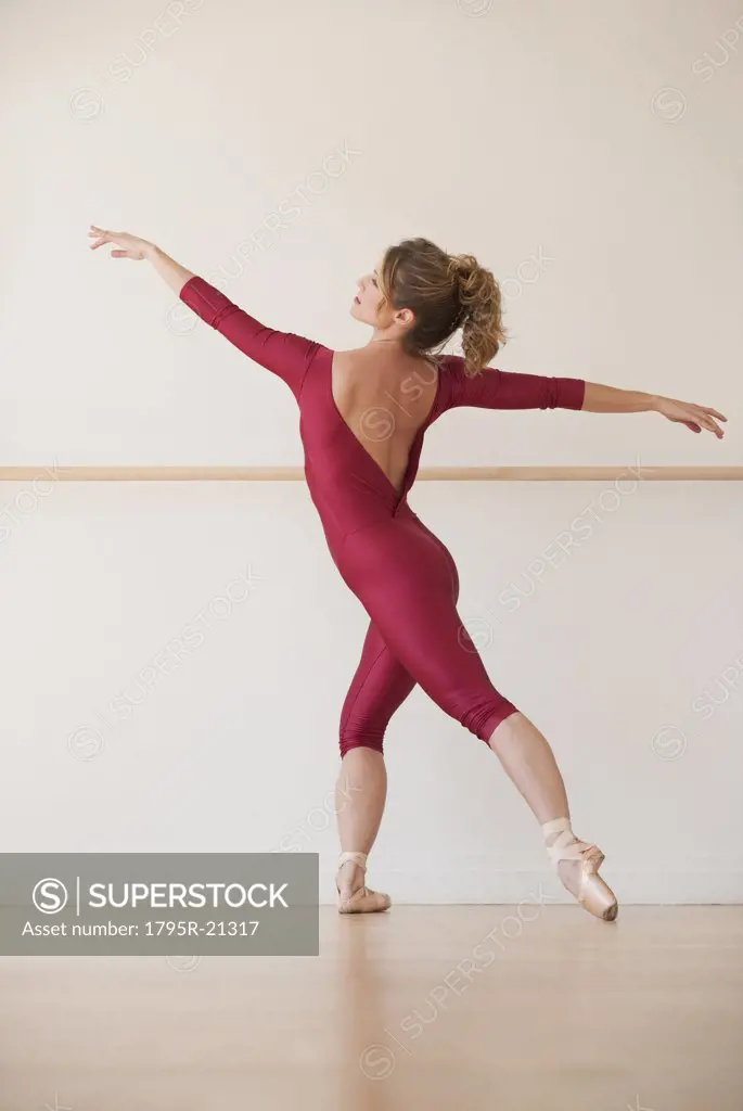 A female ballet dancer