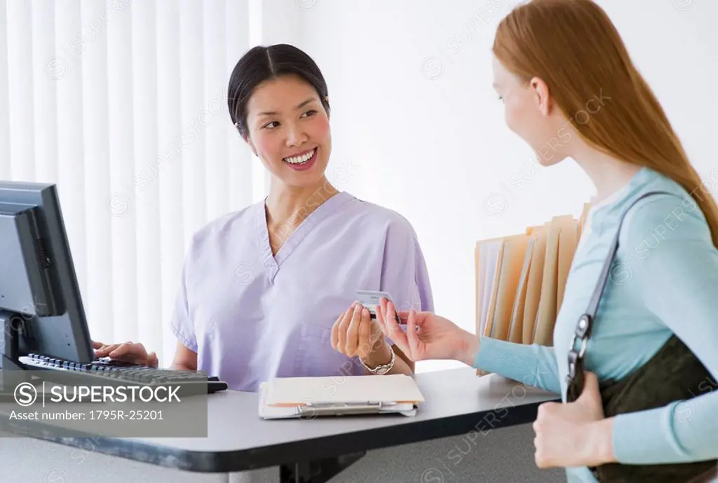 Nurse talking to patient in doctor´s office