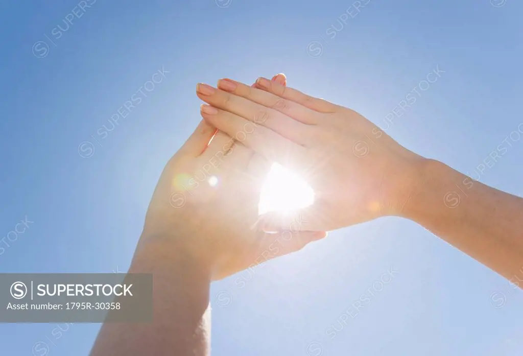 Hands framing sunshine