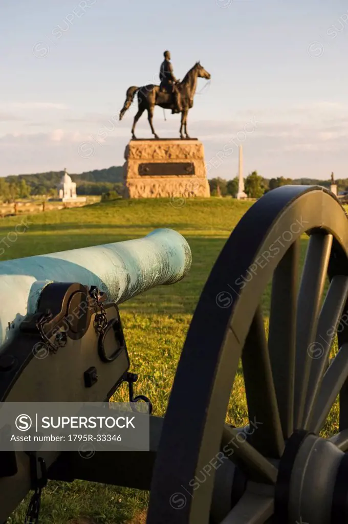 Meade statue behind cannon