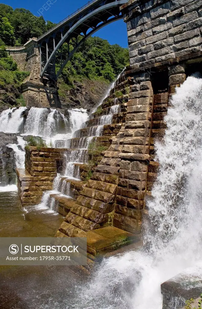 USA, New York State, Croton, Dam and waterfall under bridge