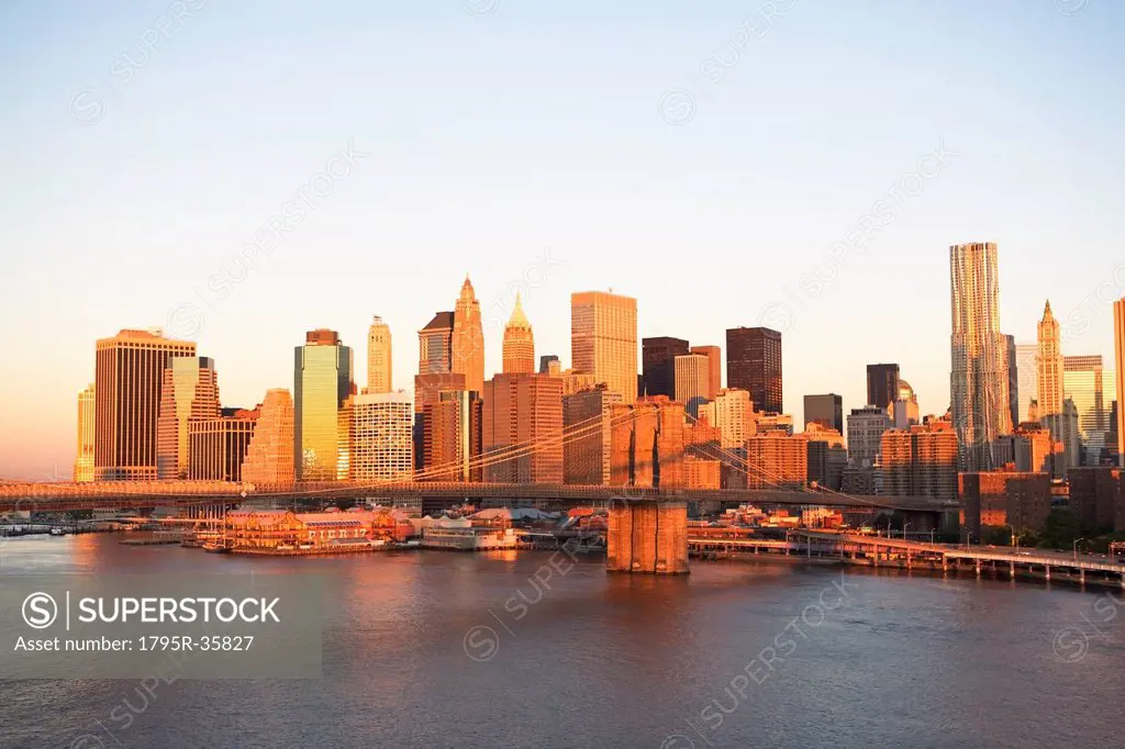 USA, New York State, New York City, Brooklyn Bridge and Manhattan skyline at sunset