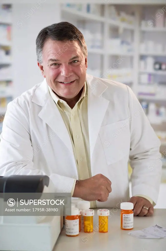 USA, New Jersey, Jersey City, Portrait of pharmacist selling medication in pharmacy