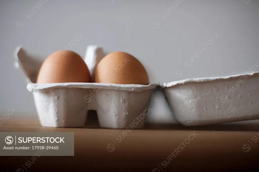 Eggs in egg carton on table, close_up