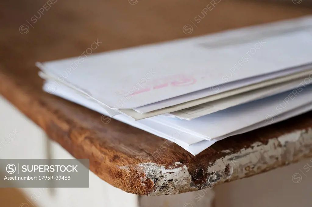 Letters on the egde of table
