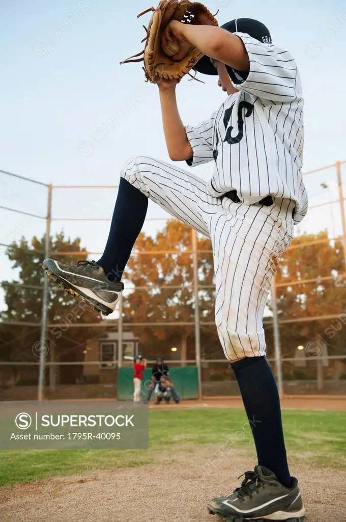 USA, California, Ladera Ranch, boy 10_11 playing baseball