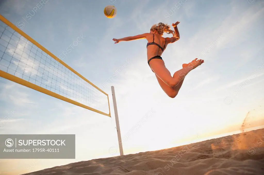 USA, California, Los Angeles, woman playing beach volleyball