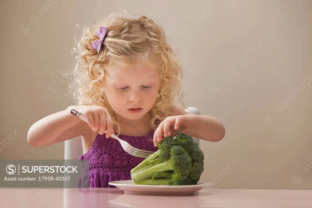 USA, Utah, Lehi, girl 2_3 eating broccoli