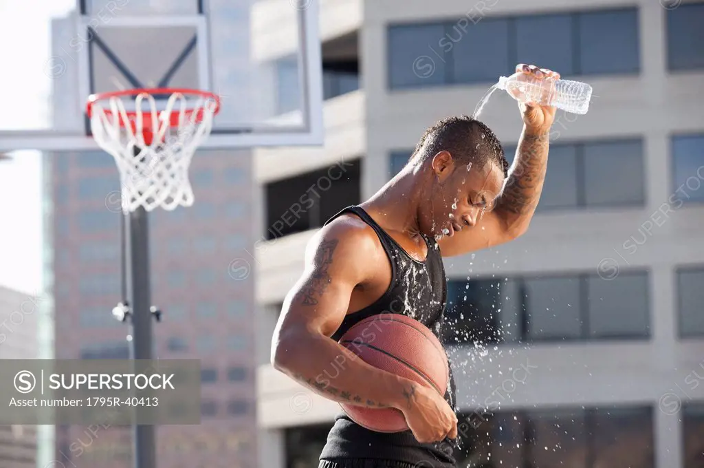 USA, Utah, Salt Lake City, basketball player pouring water on head