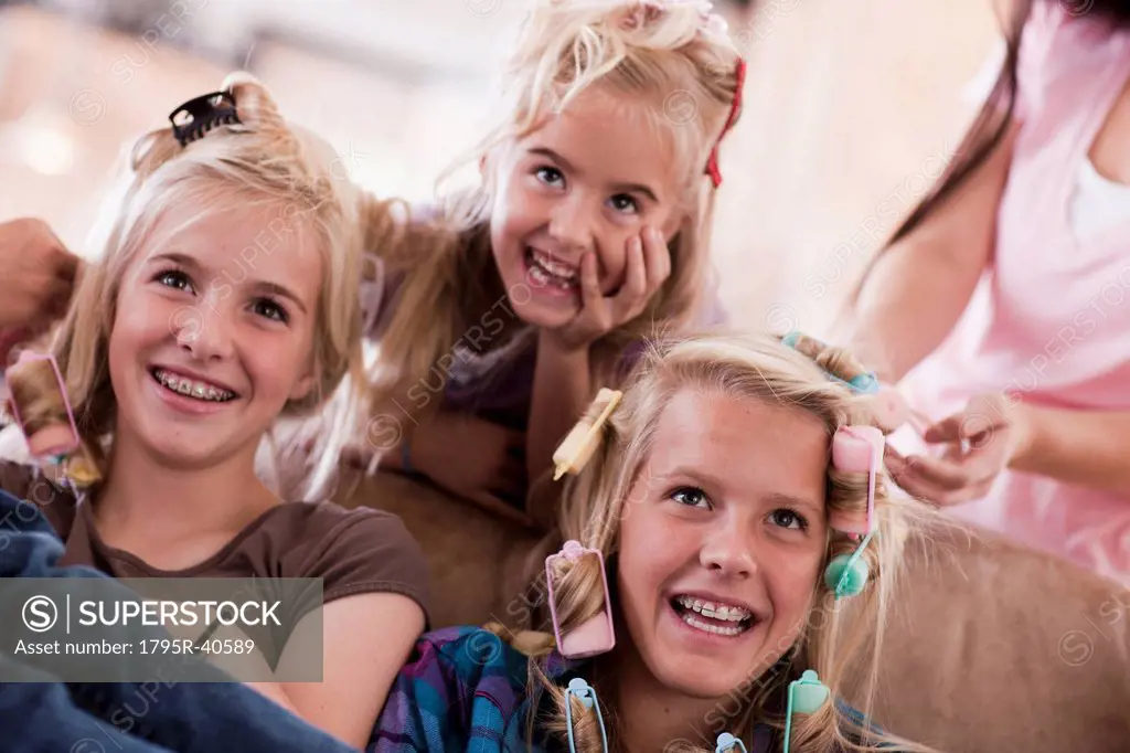 USA, Utah, family portrait of sisters 6_7, 8_9, 12_13, 14_15, 16_17 preparing hairs and having fun