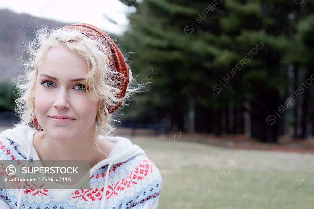 USA, New Jersey, Califon, Young woman looking at camera and smiling