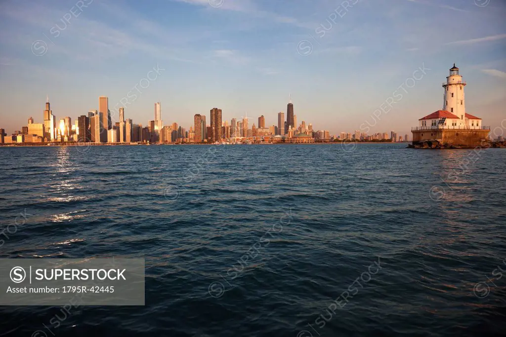 USA, Illinois, Chicago, City skyline over Lake Michigan