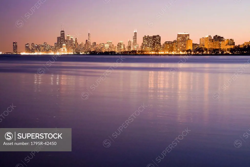 USA, Illinois, Chicago, City skyline over Lake Michigan