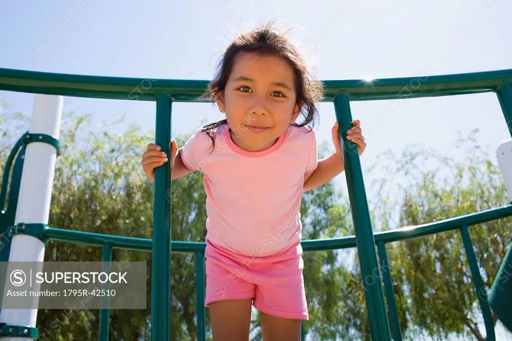 USA, California, Portrait of girl 4_5 at playground