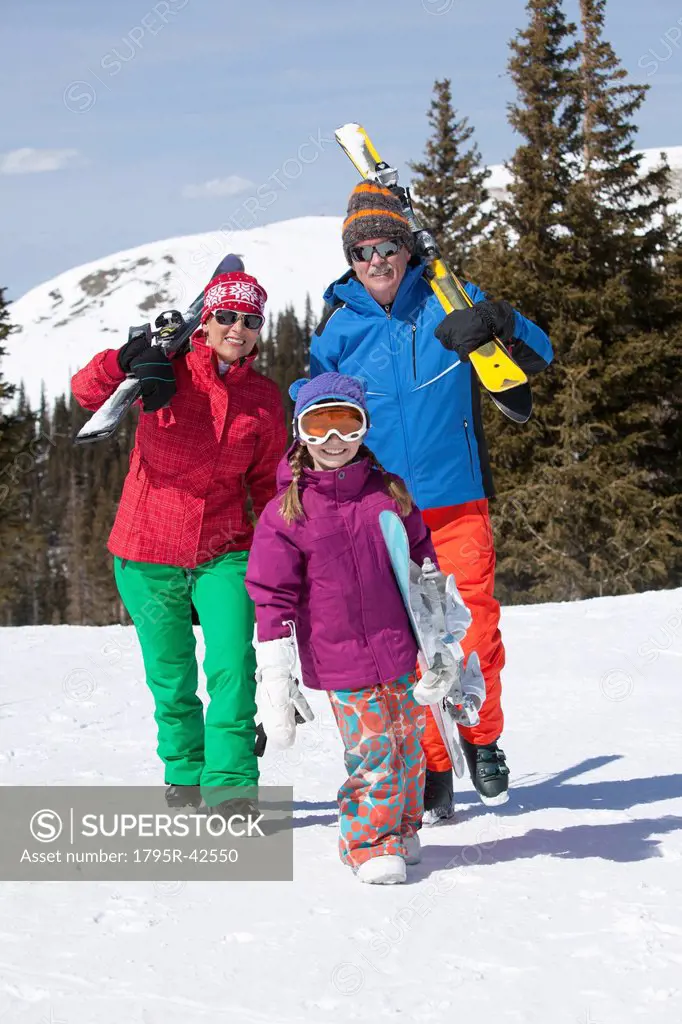 USA, Colorado, Telluride, Grandparents with girl 10_11 posing during ski holiday