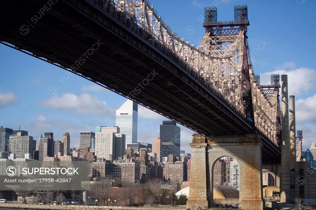 USA, New York State, New York City, City skyline with Queensboro Bridge on foreground