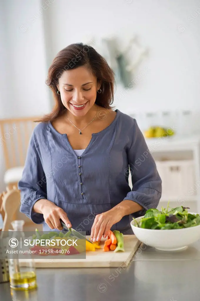 USA, New Jersey, Jersey City, woman preparing food in kitchen