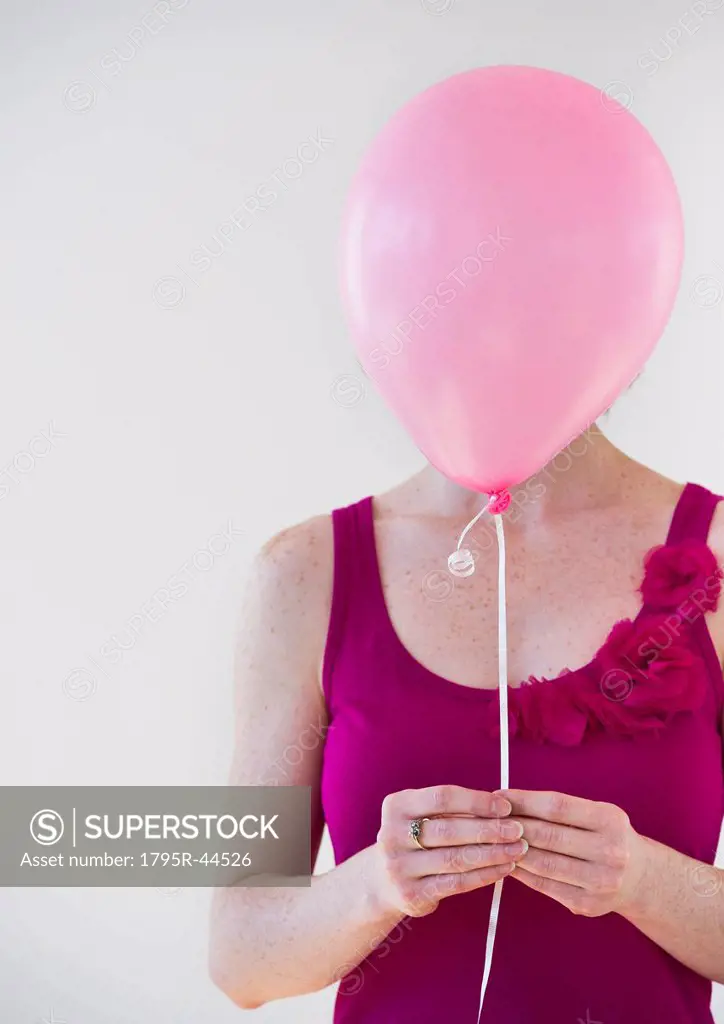USA, New Jersey, Jersey City, woman holding balloon