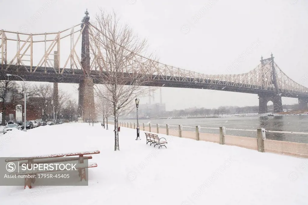 USA, New York City, Queensboro Bridge in winter