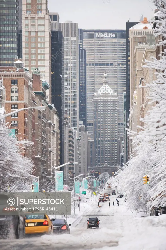 USA, New York City, Park Avenue in winter