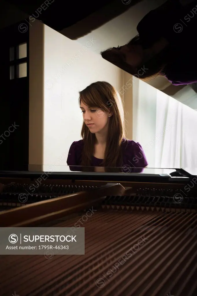 USA, Utah, Lehi, Young woman playing grand piano