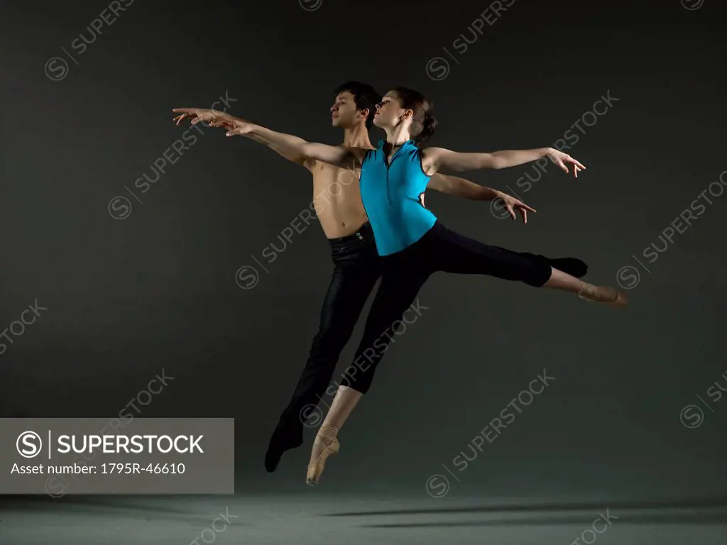 Pair of ballet dancers practicing