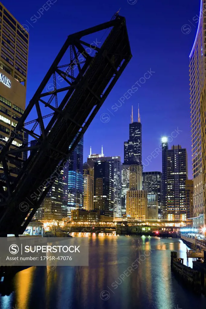 USA, Illinois, Chicago, City reflected in Chicago River