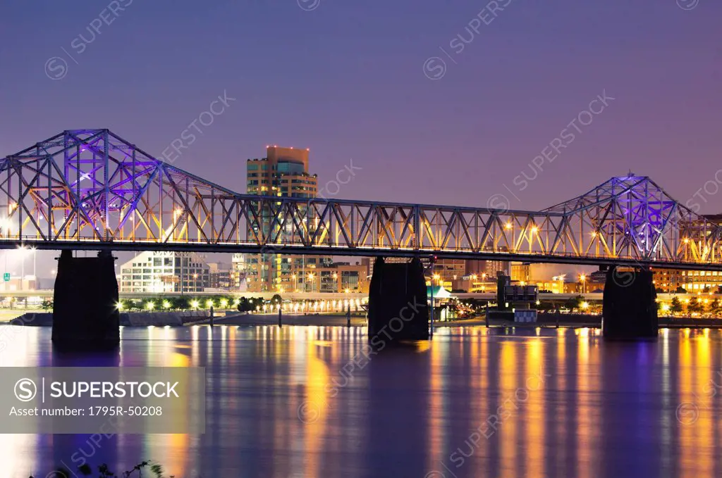 USA, Kentucky, Louisville, Bridge over Ohio river at night