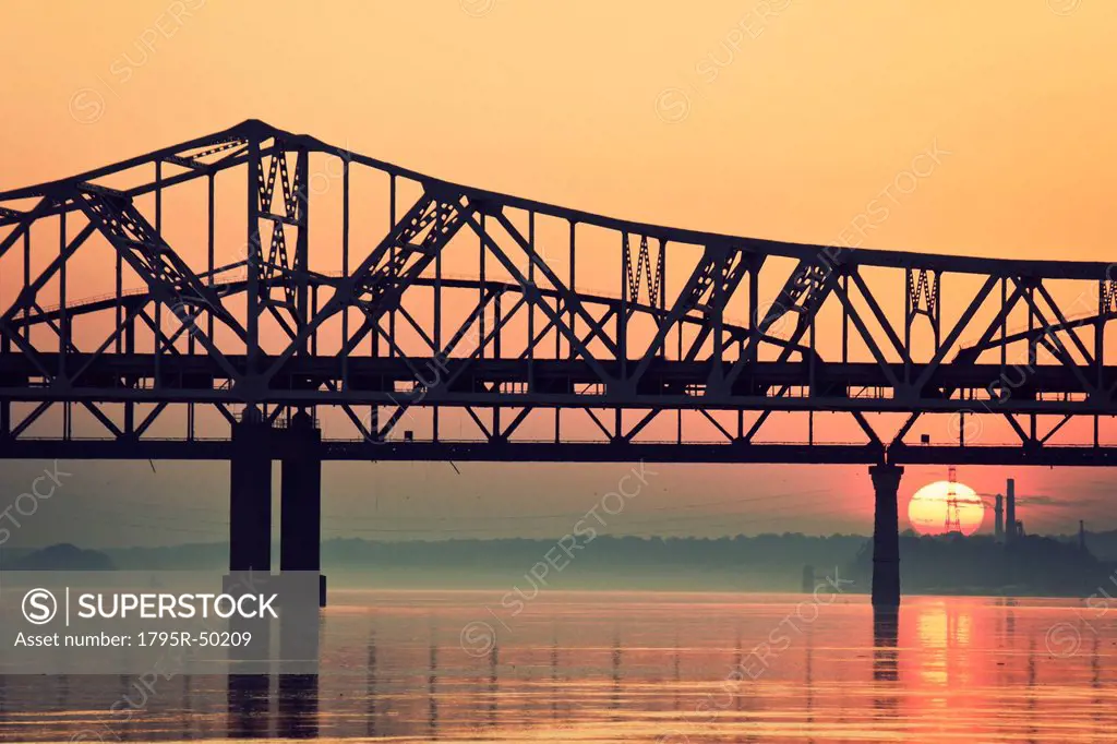USA, Kentucky, Louisville, Sunrise by Ohio River