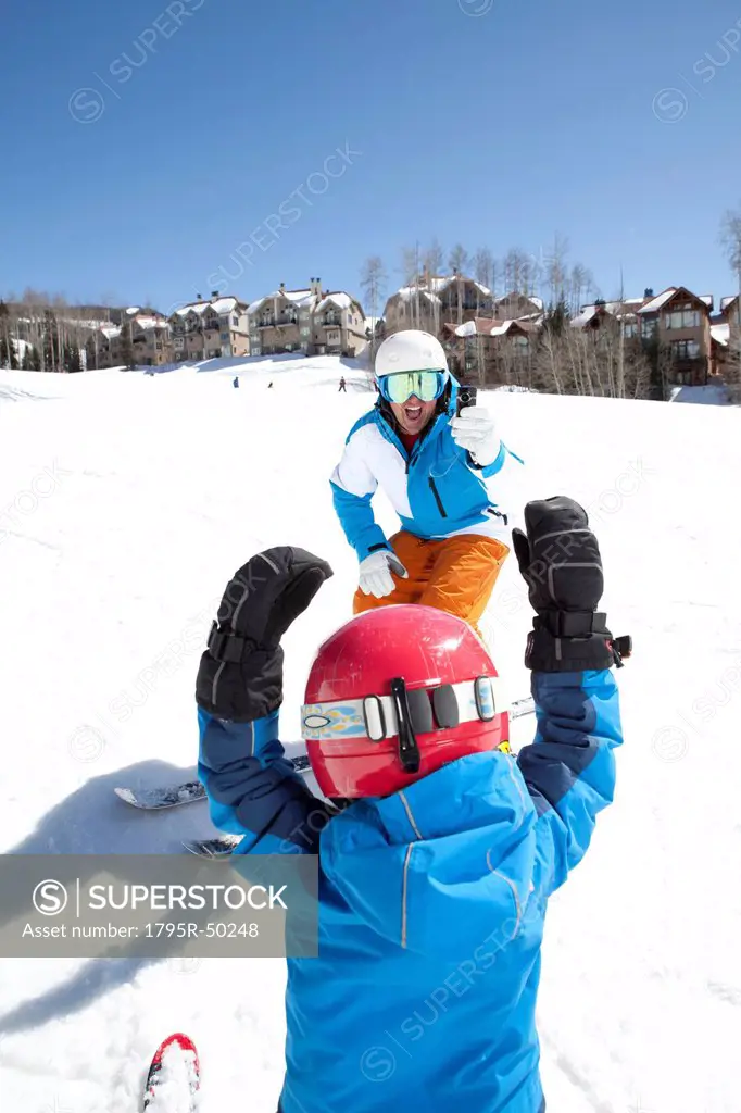 USA, Colorado, Telluride, Father skiing with son 2_3