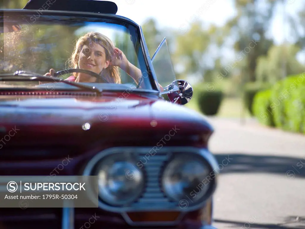 Young woman driving classic´s car