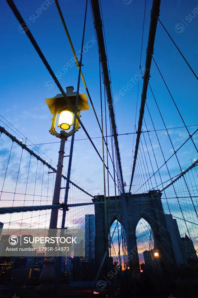 USA, New York State, New York City, Brooklyn Bridge at dusk