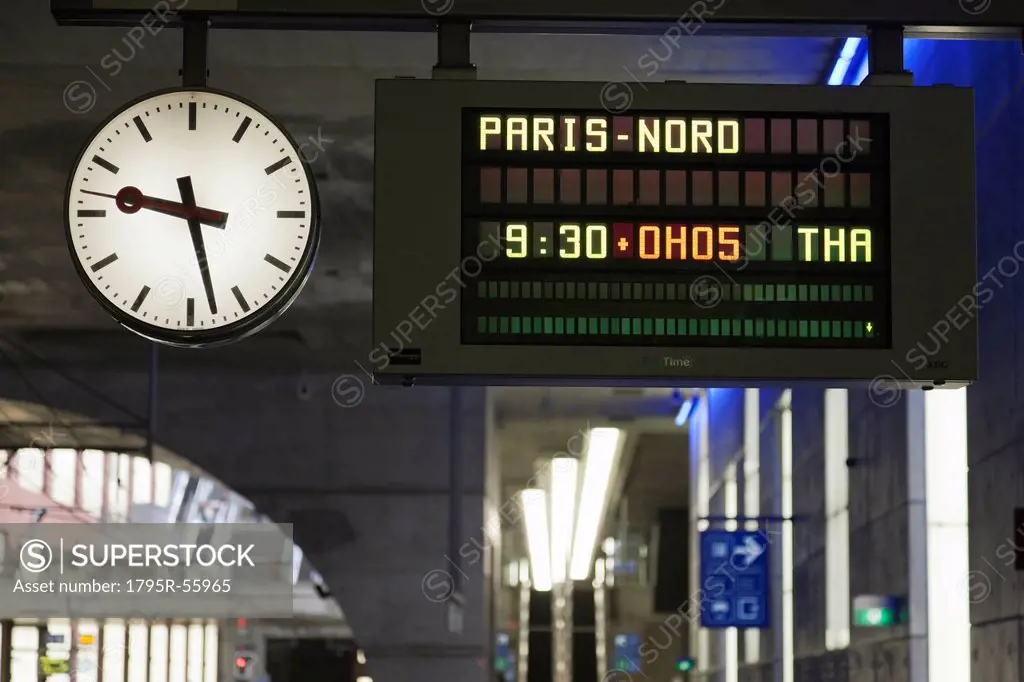Belgium, Antwerpen, Arrival_departure board in train station