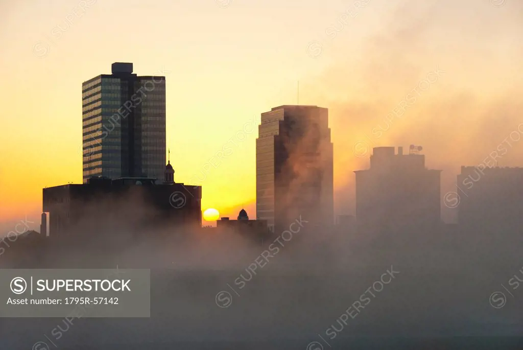 USA, Tennessee, Knoxville, Early morning fog covering city skyline