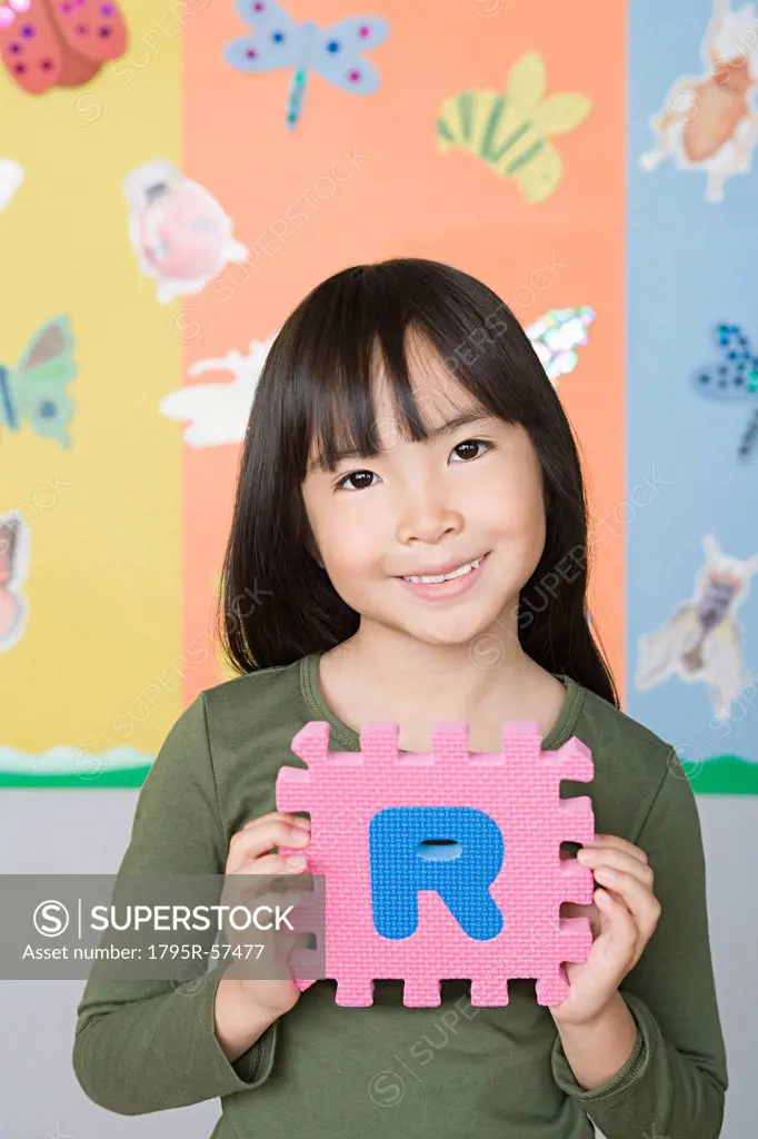 Smiling girl 6_7 holding letter R