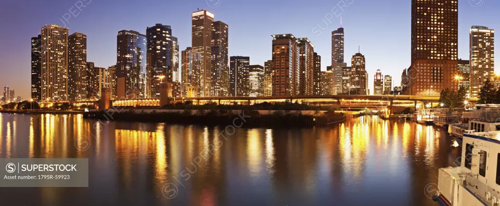 USA, Illinois, Chicago skyline at dusk
