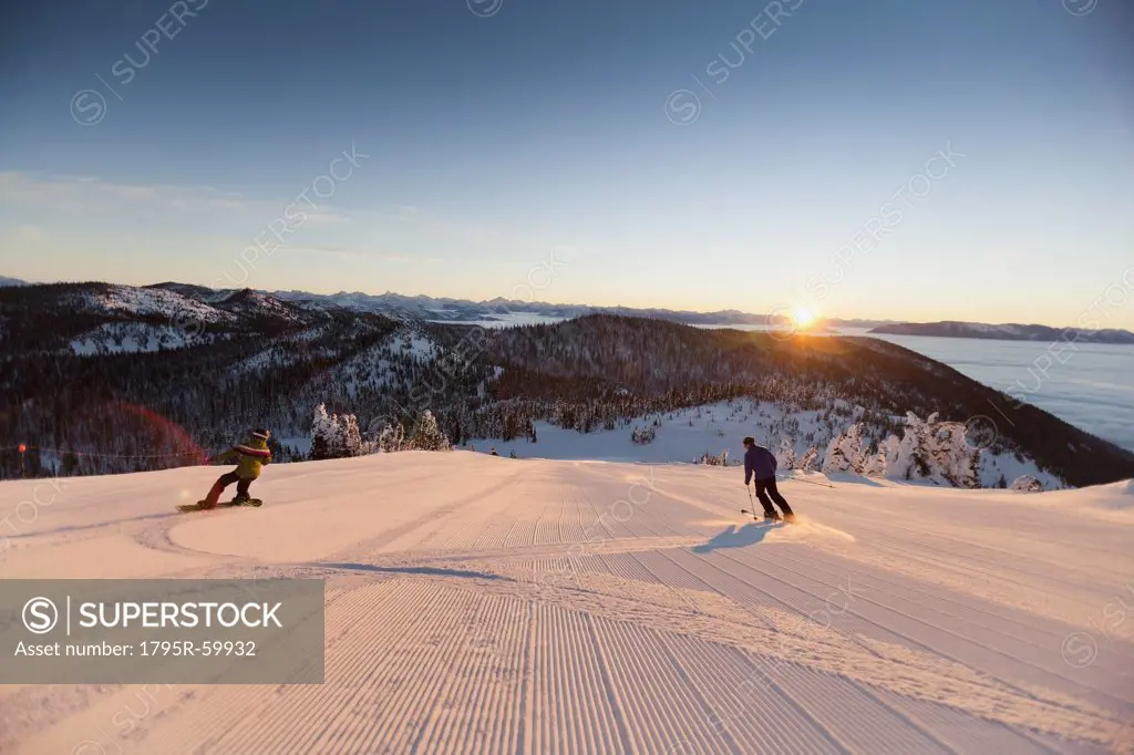 USA, Montana, Whitefish, Tourists on ski slope