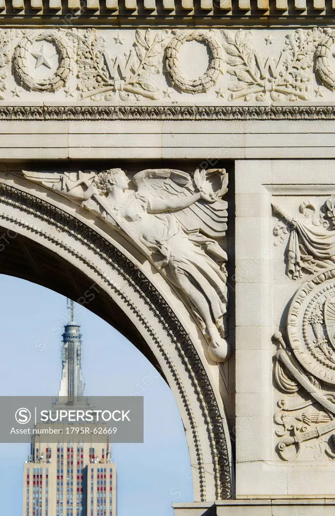 USA, New York State, New York City, Washington Square Arch and Empire State building