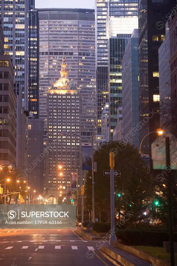USA, New York State, New York City, Manhattan, skyscrapers on 42nd Street
