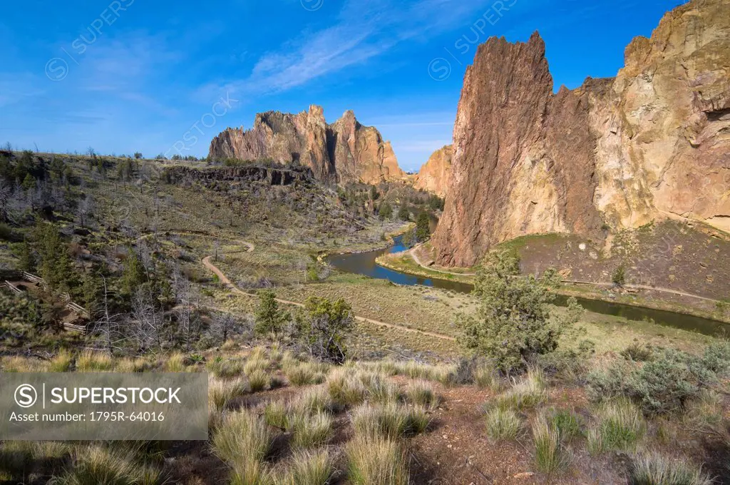 USA, Oregon, Deschutes county, View of smith rocks