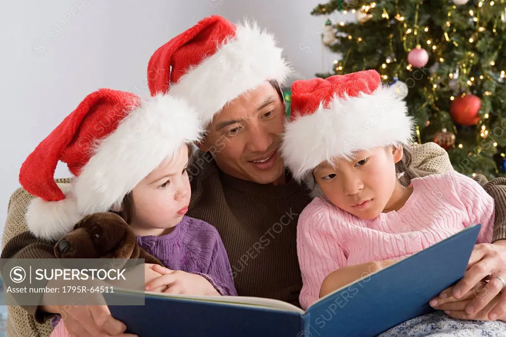Father reading to two daughters 10_11