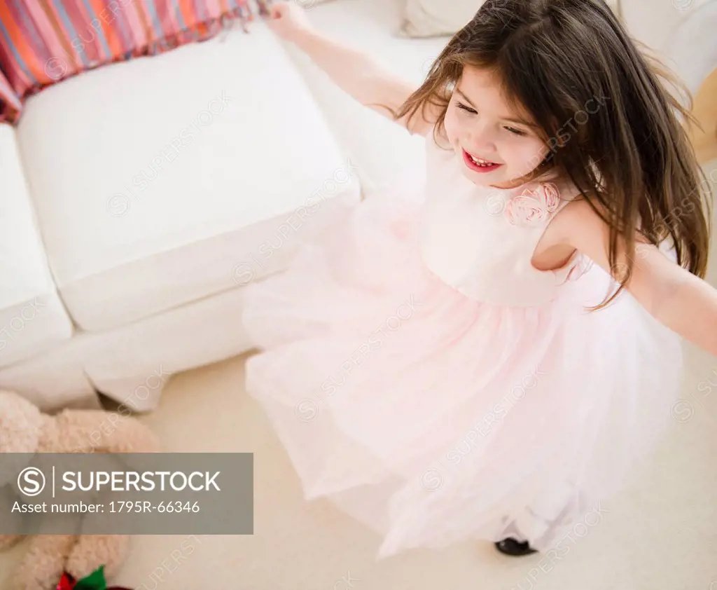 Small girl 4_5 years dancing in tulle dress