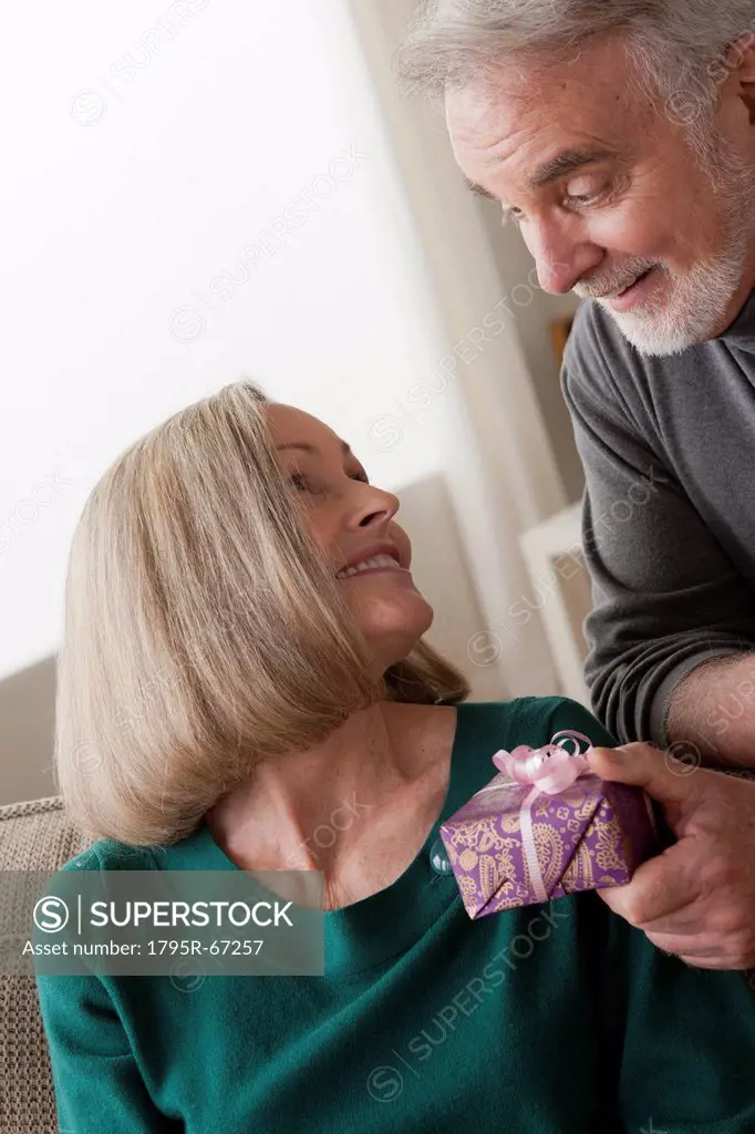 Man giving woman gift