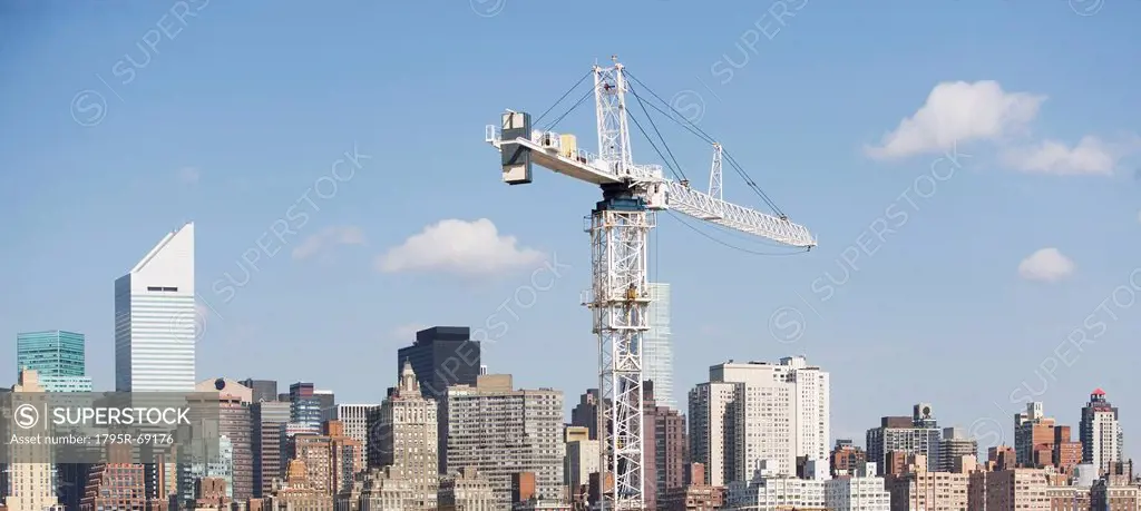 USA, New York, New York City, Manhattan, Skyline with crane