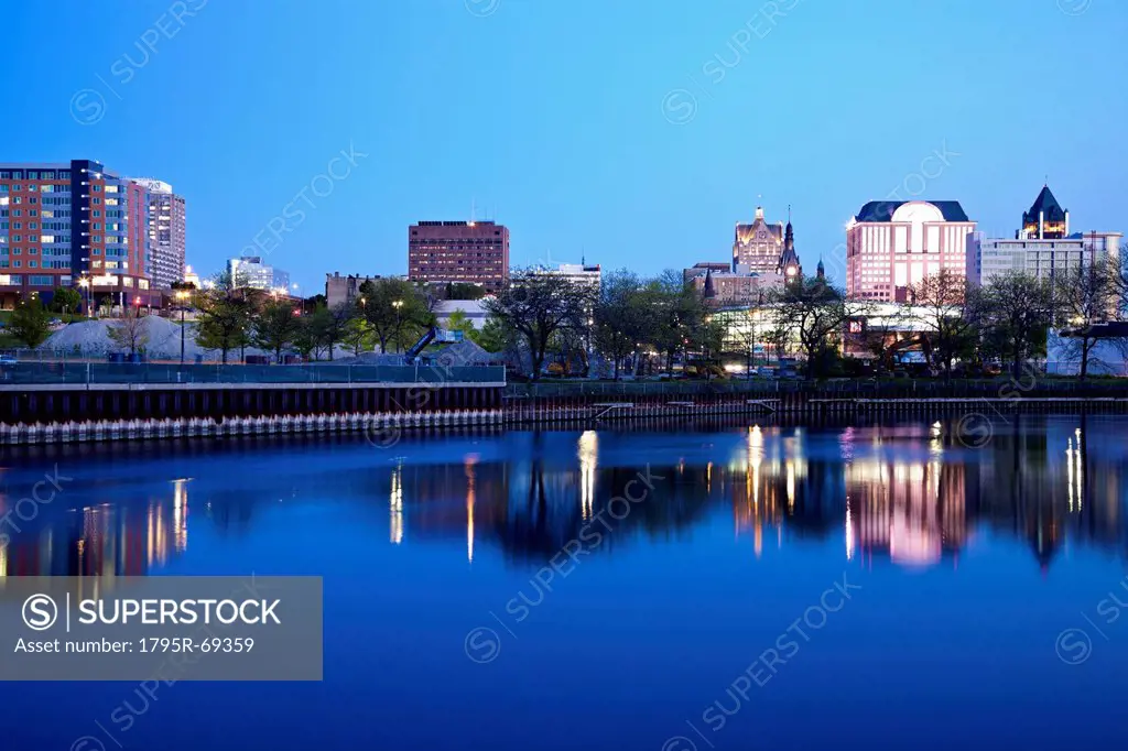 USA, Wisconsin, Milwaukee, City view at night