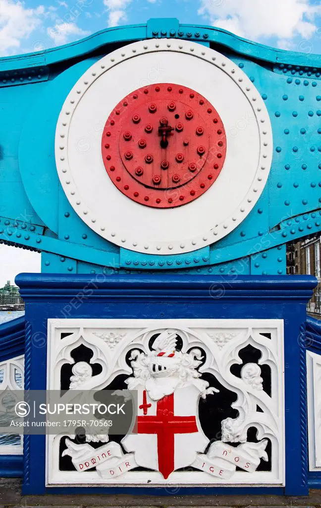 UK, London, Tower Bridge crest