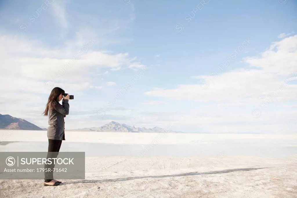 USA, Utah, Salt Lake City, Young woman taking photos